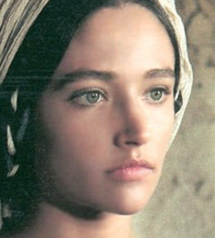 Olivia Hussey: Δείτε πώς είναι σήμερα η «Παναγία» από τη σειρά «Ιησούς από τη Ναζαρέτ» (pics)