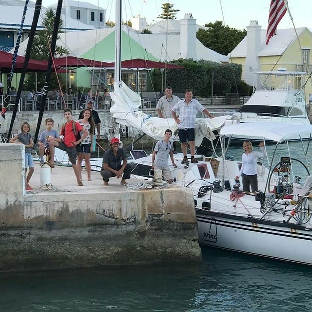 Μια 7μελής οικογένεια έζησε έναν χρόνο σε σκάφος 