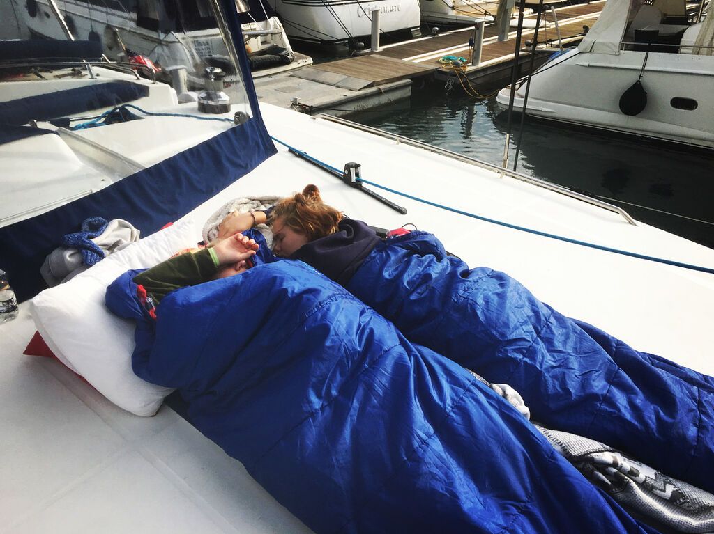 Μια 7μελής οικογένεια έζησε έναν χρόνο σε σκάφος 