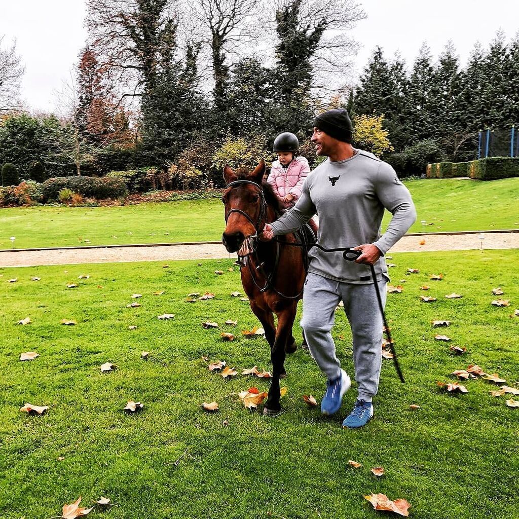 Dwayne Johnson: Θα πάθετε πλάκα με την πανέμορφη κόρη του (pics) 