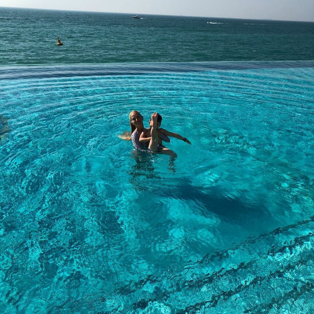 Βικτώρια Καρύδα: Οι πρώτες βουτιές σε πισίνα με το γιο της και το σχόλιο στο Instagram (pics) 