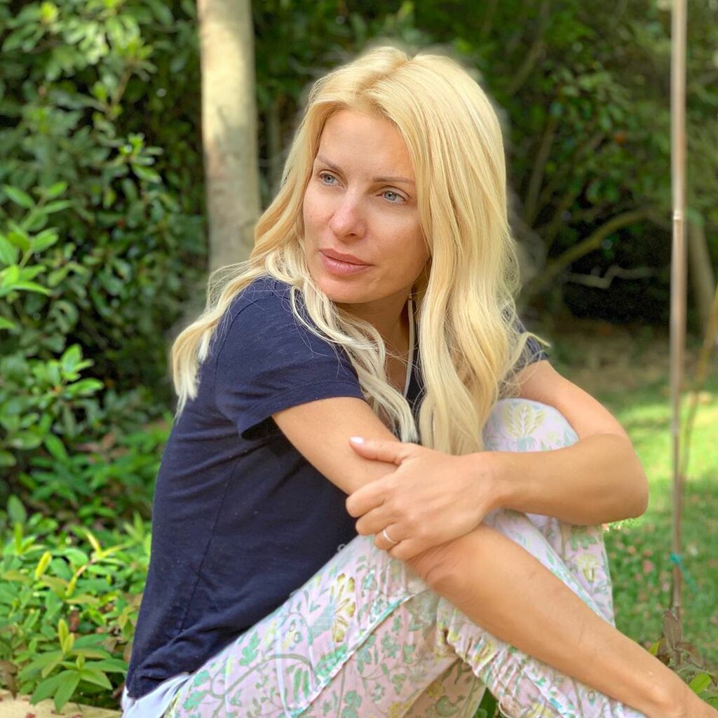 «#eleni πρωινο ξυπνημα , πριν με αναλαβουν οι αγαπημενες μου. Καλημερα ! #nomakeup», σχολίασε κάτω από τη φωτογραφία. Όπου αγαπημένες βάλτε τους ανθρώπους που τη περιποιούνται στην εκπομπή της.