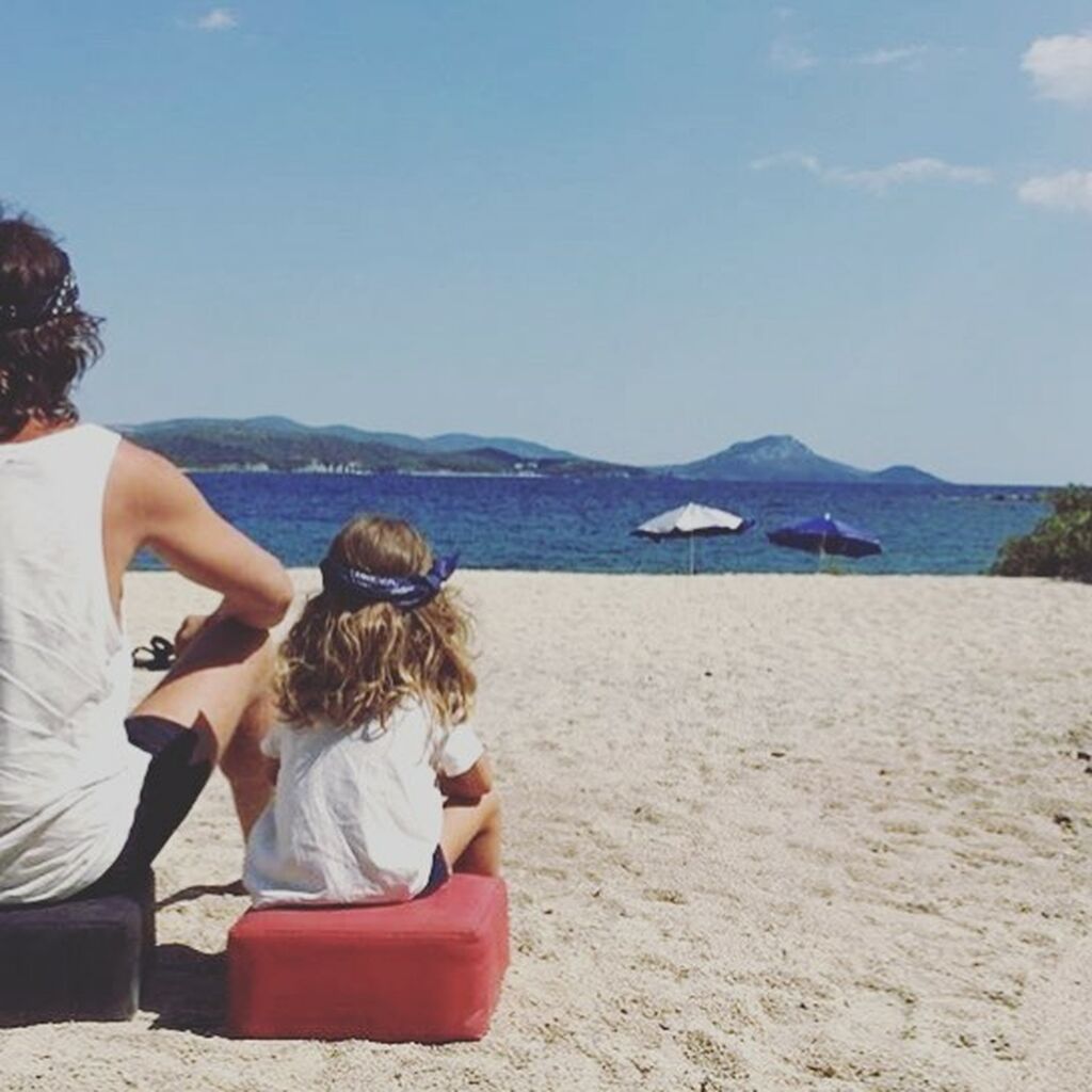 Μπορείτε να αναγνωρίσετε το αγοράκι της φωτογραφίας; Είναι πολύ γνωστός  ηθοποιός (pics) 