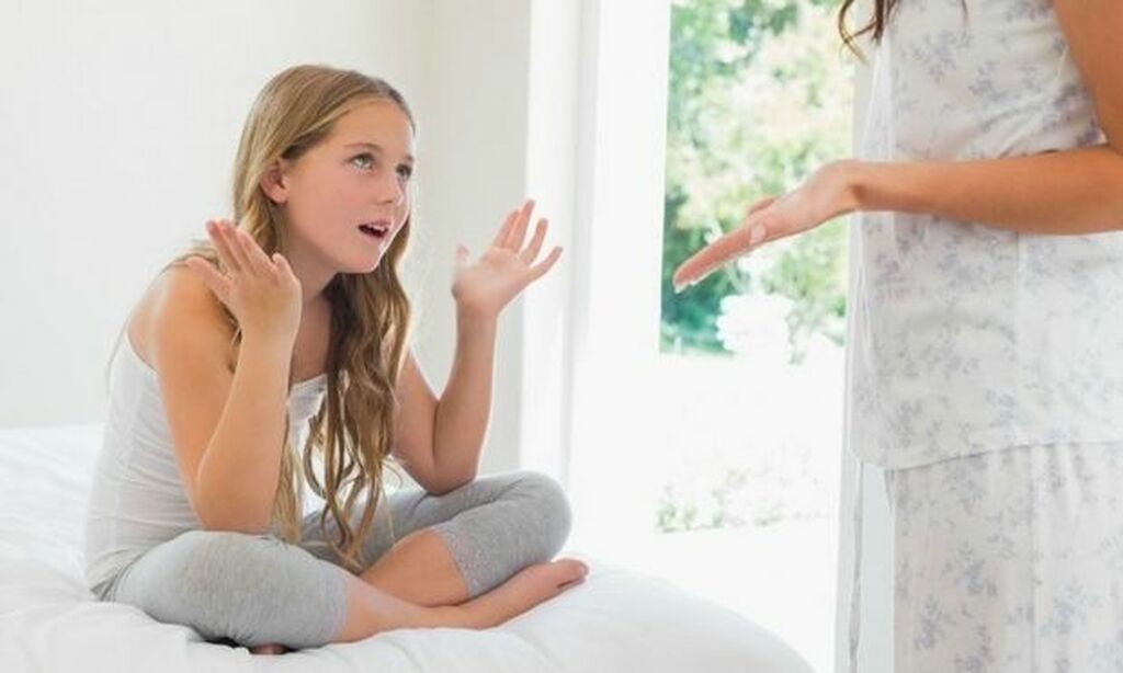 Πώς εμείς συμπεριφερόμαστε στους άλλους:
Ο τρόπος που εμείς συμπεριφερόμαστε στους συνανθρώπους μας έχει άμεση επίπτωση στην συμπεριφορά των παιδιών. Πάρτε για παράδειγμα πώς αντιδρούν όταν μας ακούνε να σχολιάζουμε (αλά γαλλικά) για τον οδηγό που δεν άν