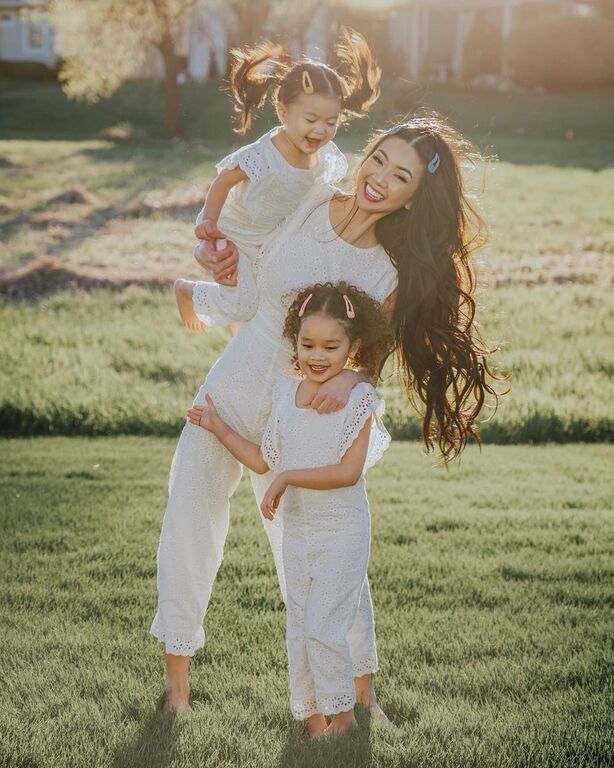 Καθημερινά προσπαθεί να μάθει στις κόρες της πώς να έχουν αυτοπεποίθηση...