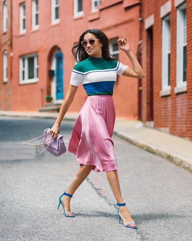 Φορώντας πολύχρωμα ρούχα!