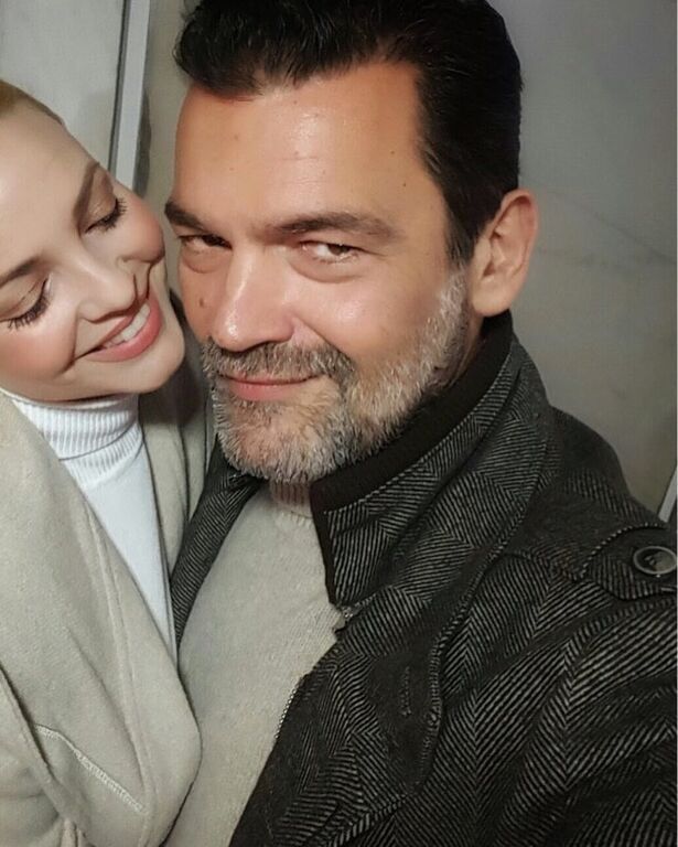 Κωνσταντίνος Καζάκος με τη σύζυγό του Ιωάννα Μαρτζούκου 