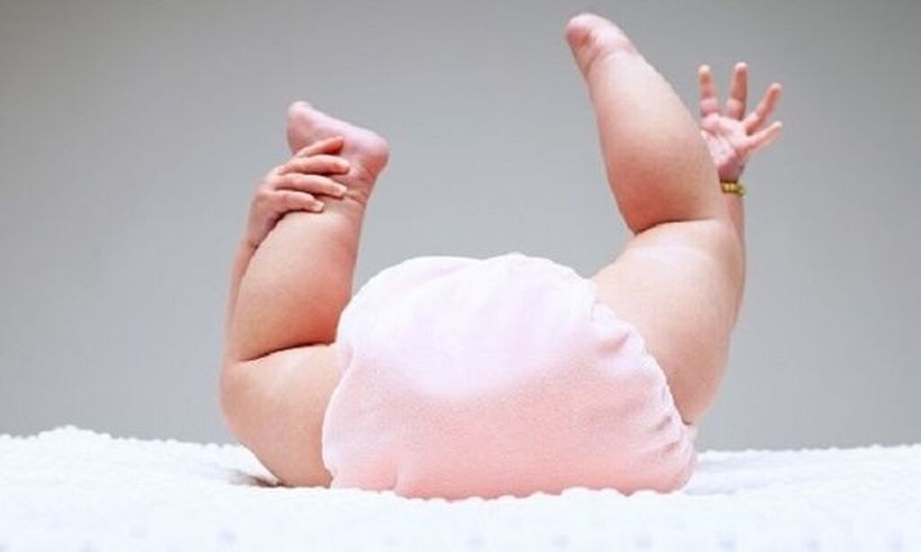 Η κρέμα για τα συγκάματα είναι απαραίτητη σε κάθε μαμά. Φροντίστε πριν βάλετε την πάνα στο μικρό σας να τοποθετείτε την ειδική κρέμα στα σημεία που συστήνουν οι παιδίατροι ώστε να αποφύγετε τυχόν ερεθισμούς.