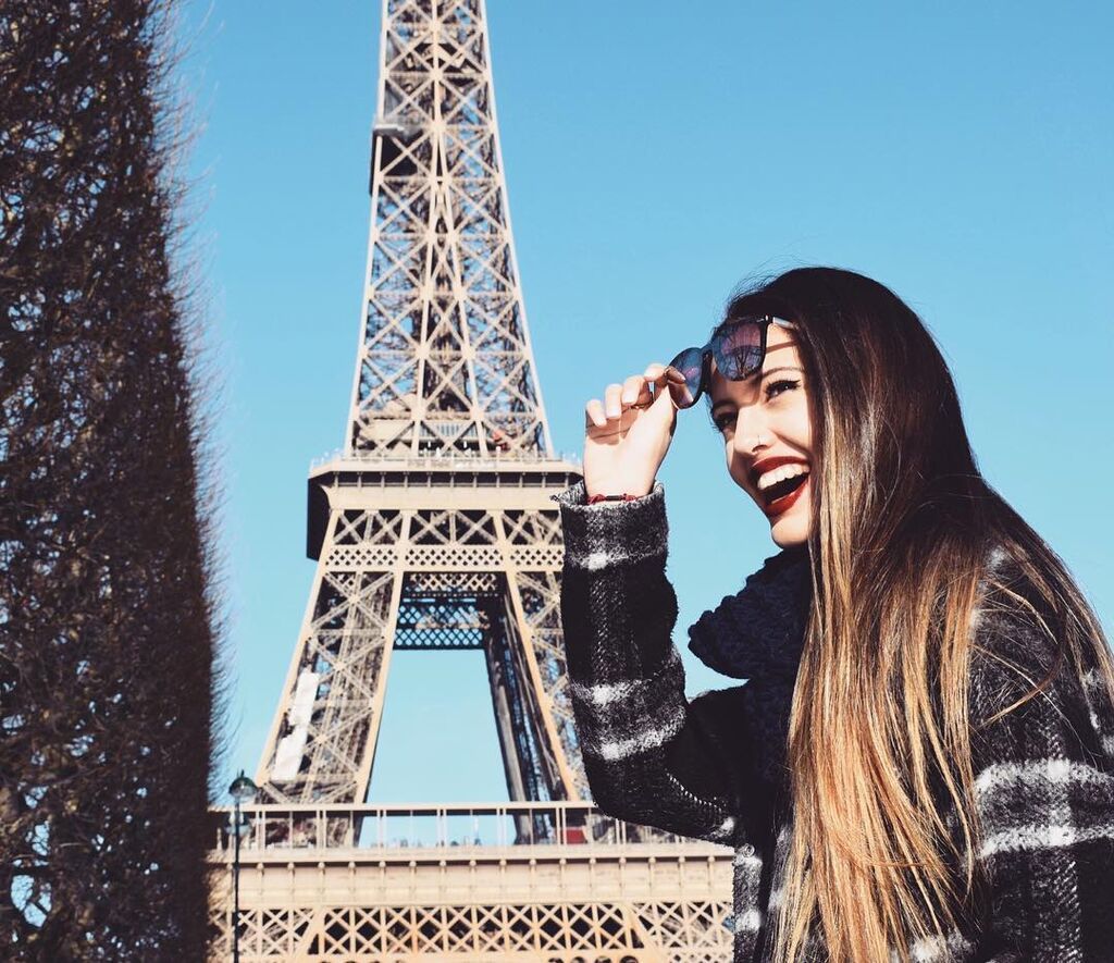 Ωστόσο εκτός από αυτές τις φωτογραφίες της, τα βλέμματα κλέβουν και οι υπόλοιπες φωτογραφίες της στο Instagram...