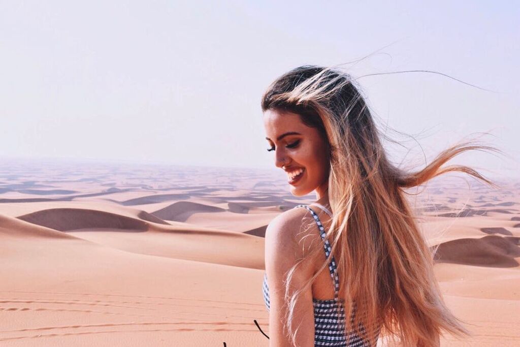 Από την άλλη έχει κληρονομήσει και τα γονίδια της μητέρας της και είναι πανέμορφη. 