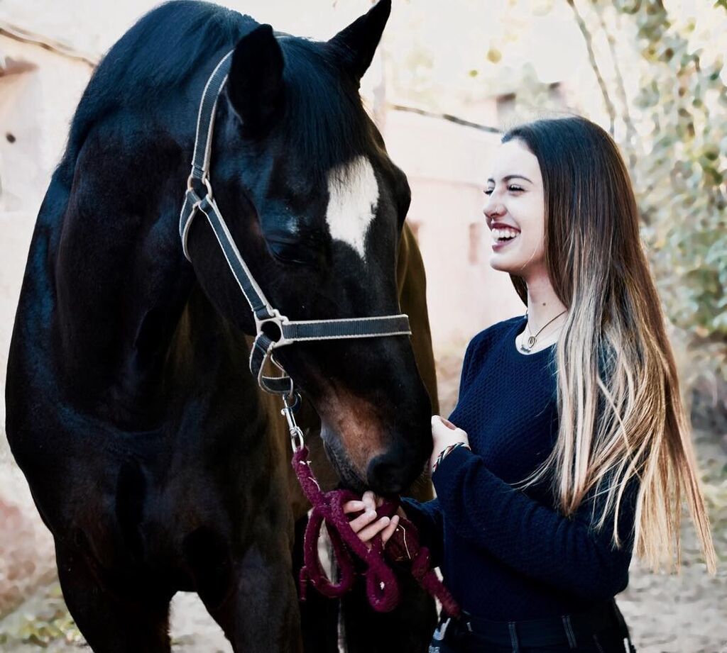 Δεν είναι λίγες οι φορές που έχει ποζάρει με το άλογό της. 