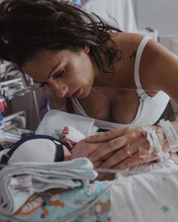 Έτσι και έγινε. Πολλοί ήταν οι ακόλουθοι της φωτογράφου, που έσπευσαν να μοιραστούν τη δική τους ιστορία.