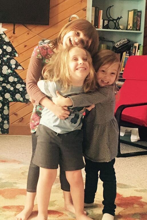 Στηρίζει το ένα τον άλλο .