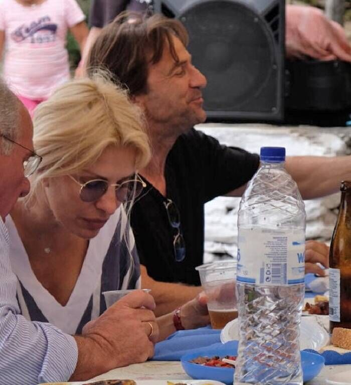 Αλλά και ανθρώπους που τη λατρεύουν και την αγαπούν πολύ. 