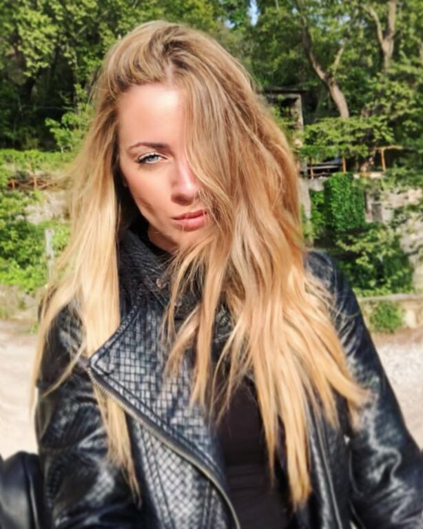 Υρώ Μανέ: Η κόρη της λατρεύει το χορό και είναι μια κούκλα (vid+pics) 