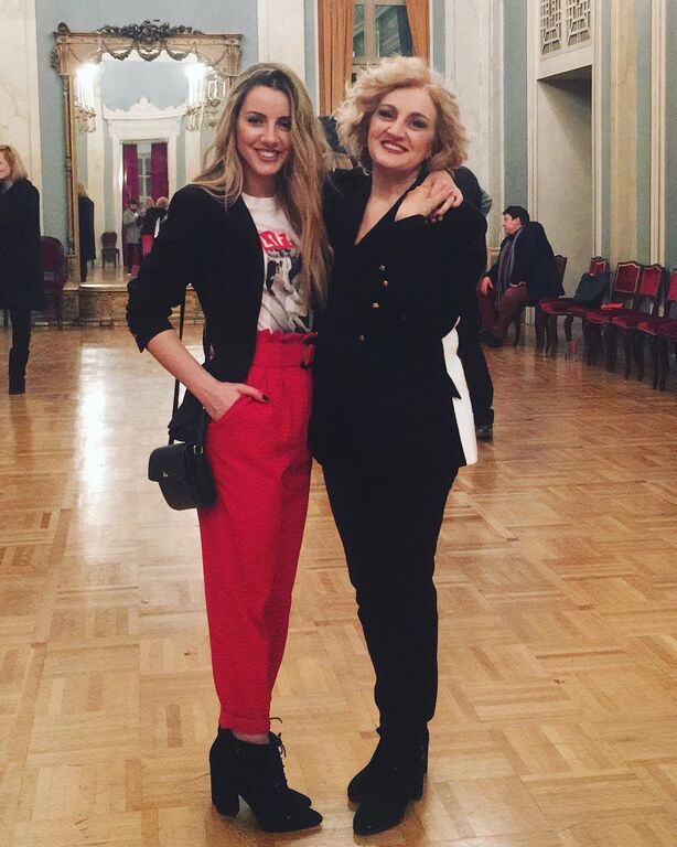 Υρώ Μανέ: Η κόρη της λατρεύει το χορό και είναι μια κούκλα (vid+pics) 