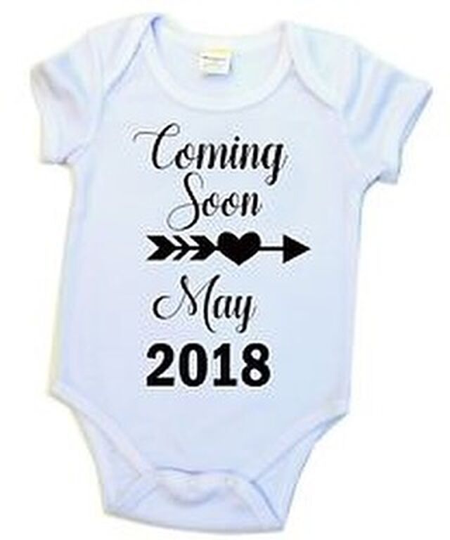 Την πρώτη φορά που θα γινόταν μπαμπάς, έκανε τα νέα γνωστά μέσα από αυτό το υπέροχο μπλουζάκι!