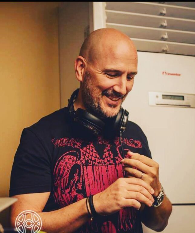 Όπως ήταν φυσικό τα σχόλια των φίλων και των θαυμαστών του Νίκου Χαλκούση, έπεσαν βροχή!