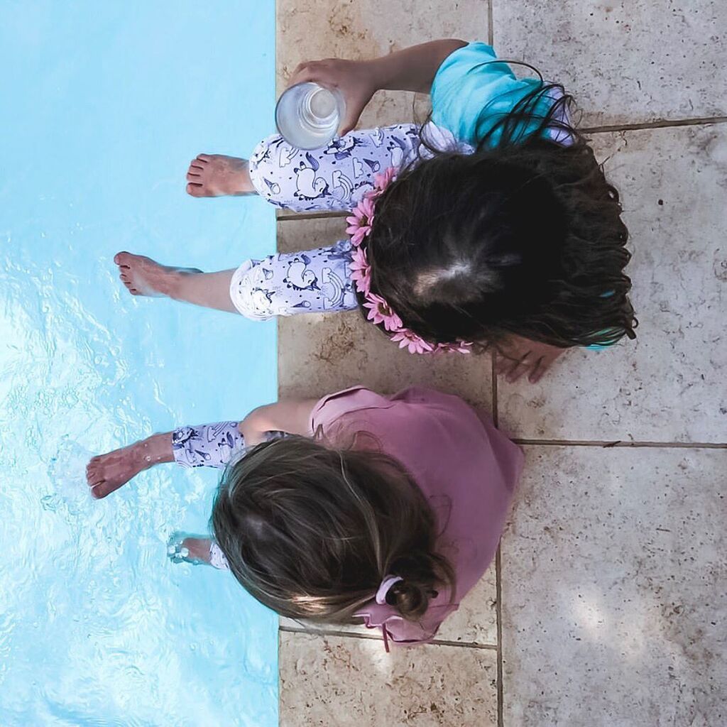 Με τις κόρες της περνά χρόνο 