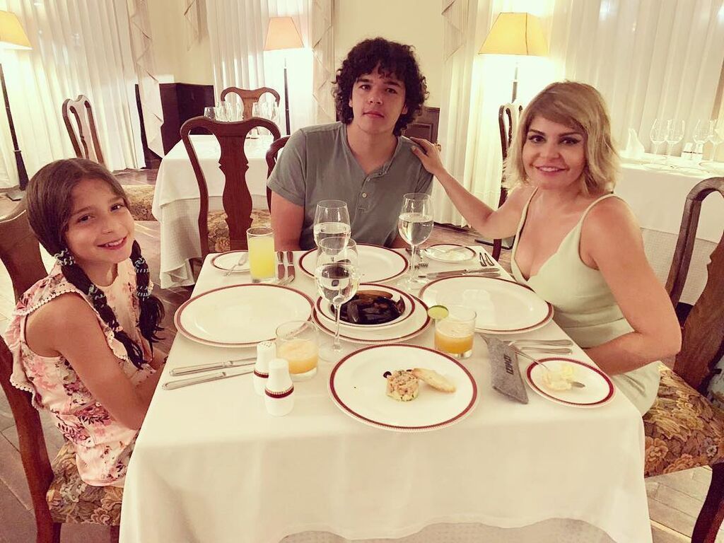 Ο γάμος τους έληξε το 2017, όταν η Cantoral και ο Cruz ανακοίνωσαν και επίσημα το διαζύγιό τους.