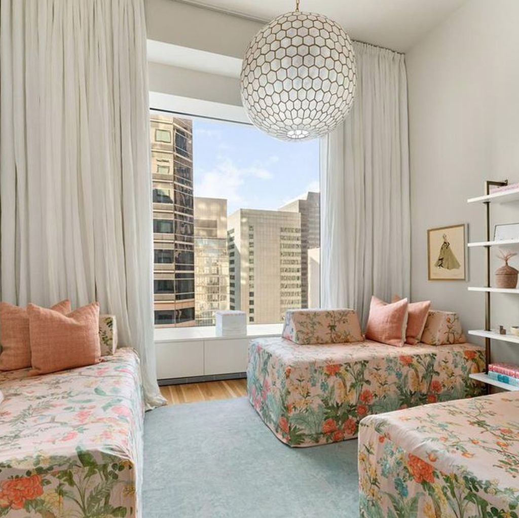 Το ζευγάρι αποφάσισε να πουλήσει το διαμέρισμα γιατί ήταν μικρό για τις ανάγκες τους. Kαι οι δυο τους έχουν δυο παιδιά από διαφορετικούς γάμους, οπότε αναζητούν ένα μεγαλύτερο διαμέρισμα.