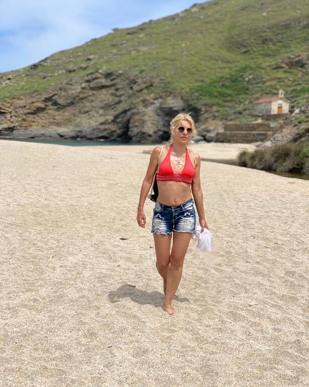 Ελένη Μενεγάκη: Δείτε το βίντεο της πεθεράς της από την αγαπημένη παραλία της παρουσιάστριας (vid) 