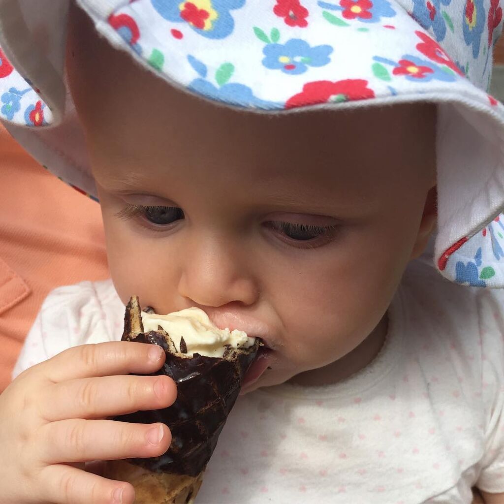 Αυτό το μωράκι είναι μάλλον λίγο διστακτικό! 