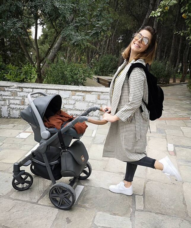 Θήλασε  και τον πρώτο της γιο Μάξιμο