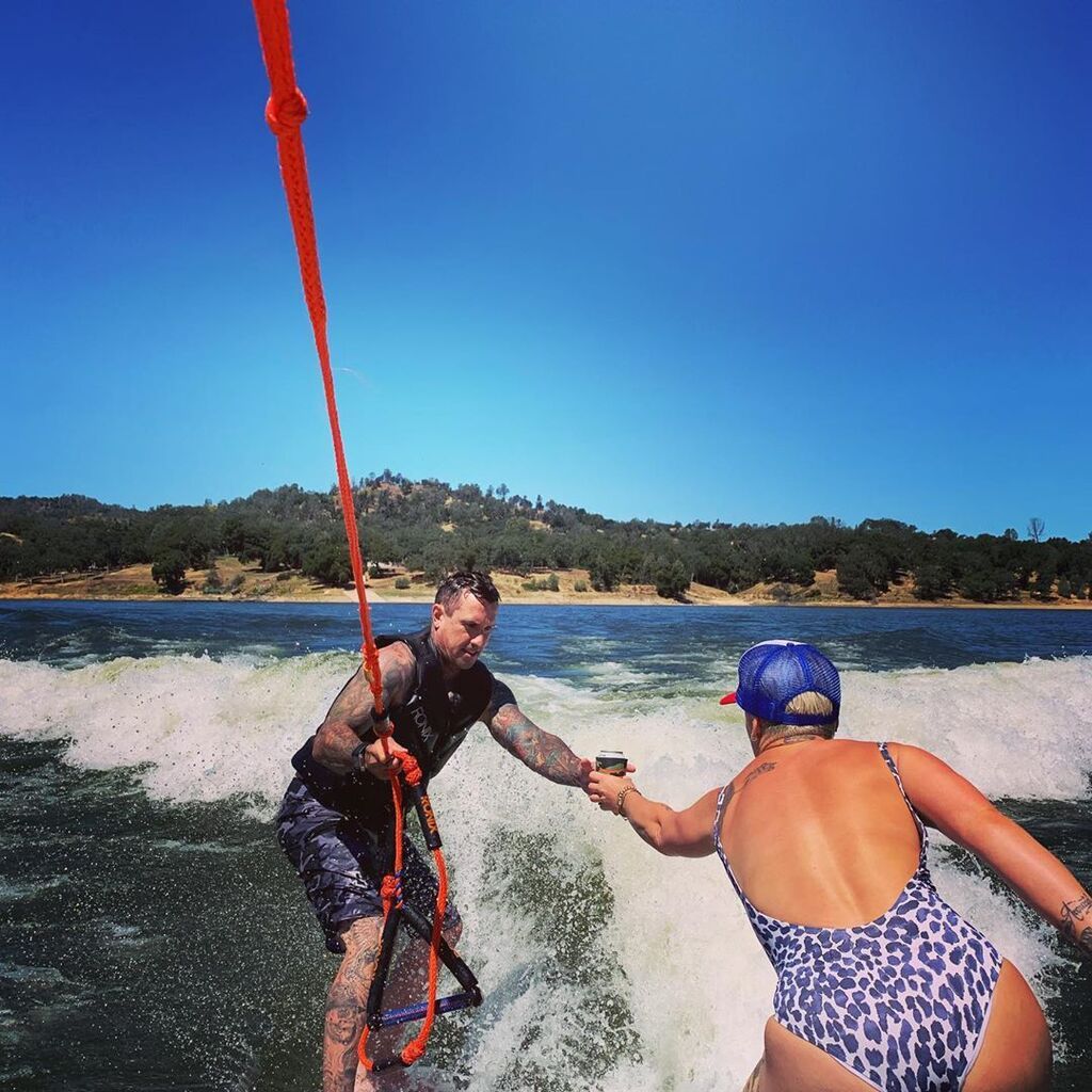 Το συγκινητικό video clip της Pink με πρωταγωνιστή τον σύζυγό της και την ίδια (vid)