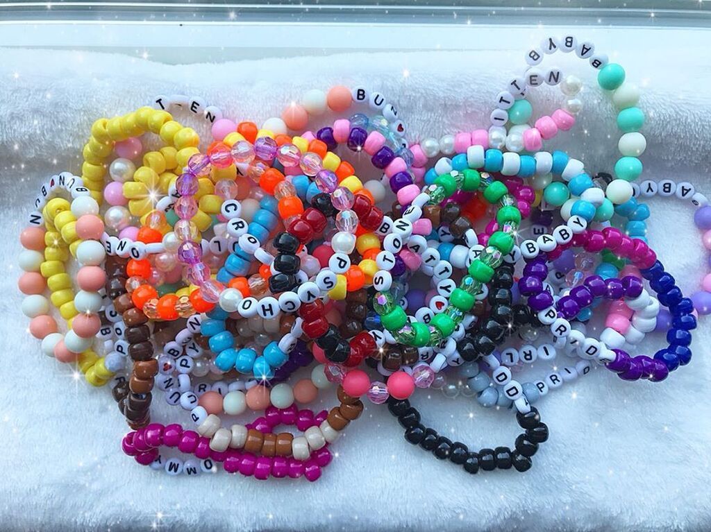 Φτιάξτε καλοκαιρινά βραχιολάκια παρέα με την κόρη σας (pics+vid)