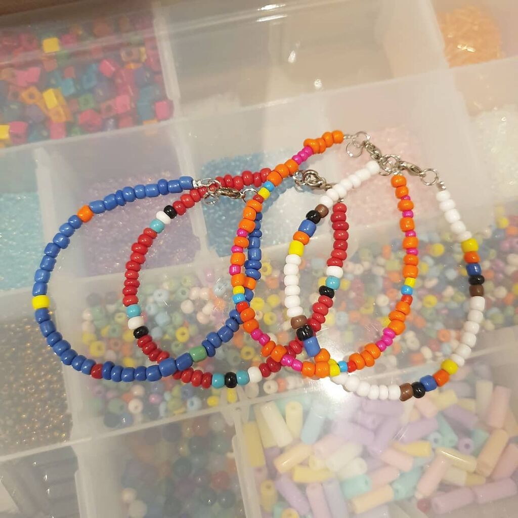 Φτιάξτε καλοκαιρινά βραχιολάκια παρέα με την κόρη σας (pics+vid)