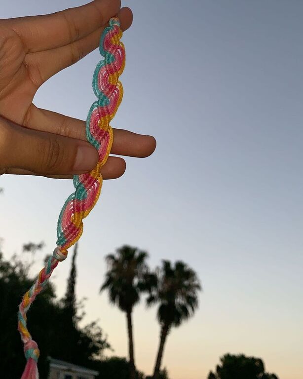 Φτιάξτε καλοκαιρινά βραχιολάκια παρέα με την κόρη σας (pics+vid)