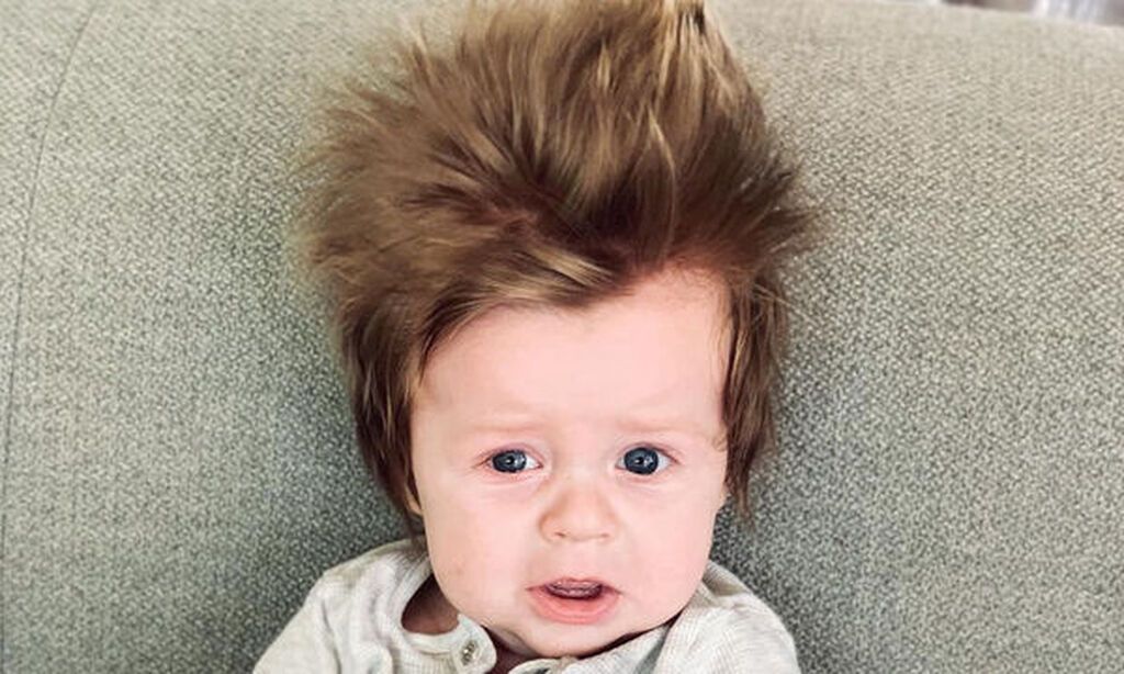 Είναι μόλις 5 μηνών και τα μαλλιά της φτάνουν στον ώμο - Το σχόλιο της μαμάς της που ξάφνιασε (pics)