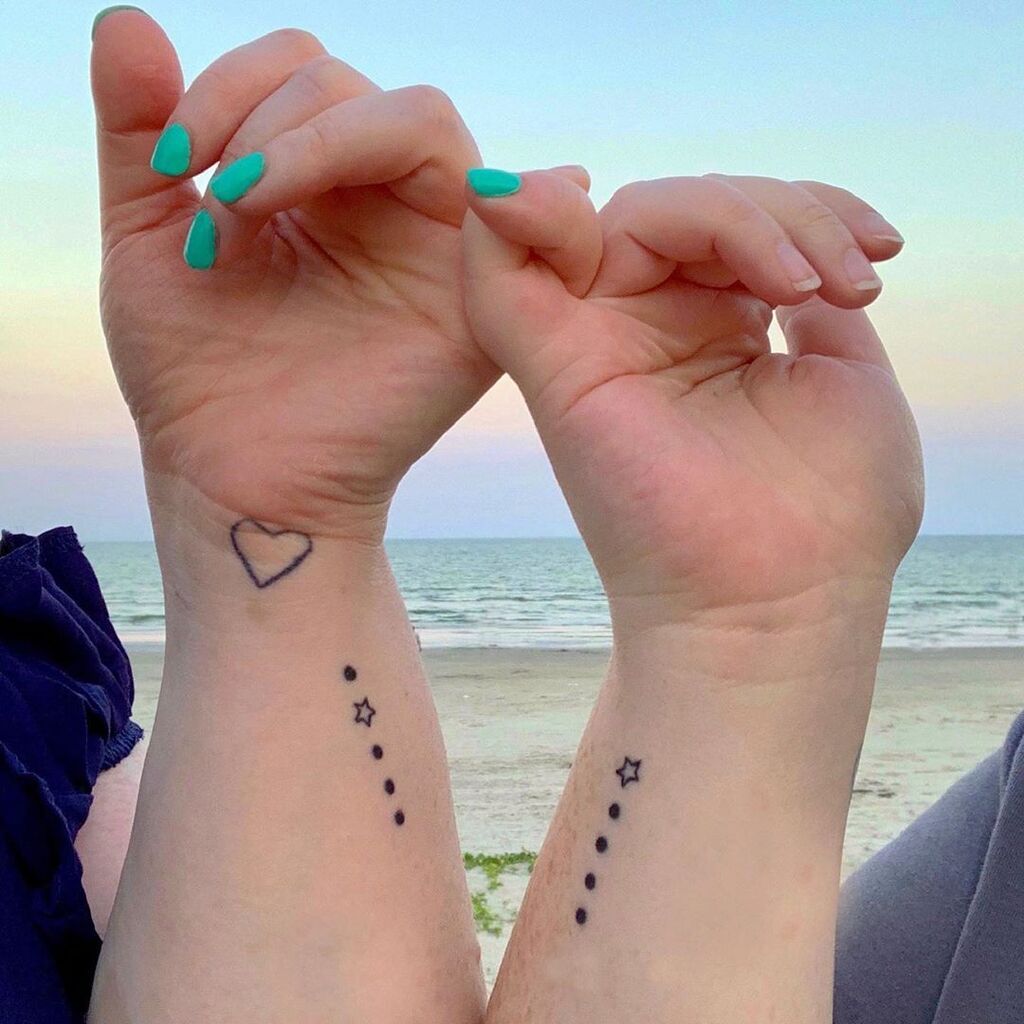 Είκοσι πέντε μικρά τατουάζ για αδελφές που είναι και οι καλύτερες φίλες (pics) 