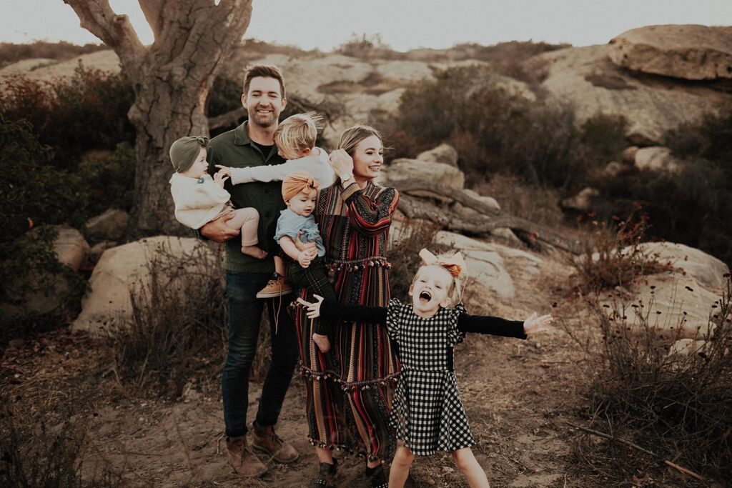 Πώς μοιάζει να έχεις 4 παιδιά και όλα κάτω των 3 ετών; Έτσι! (vid)