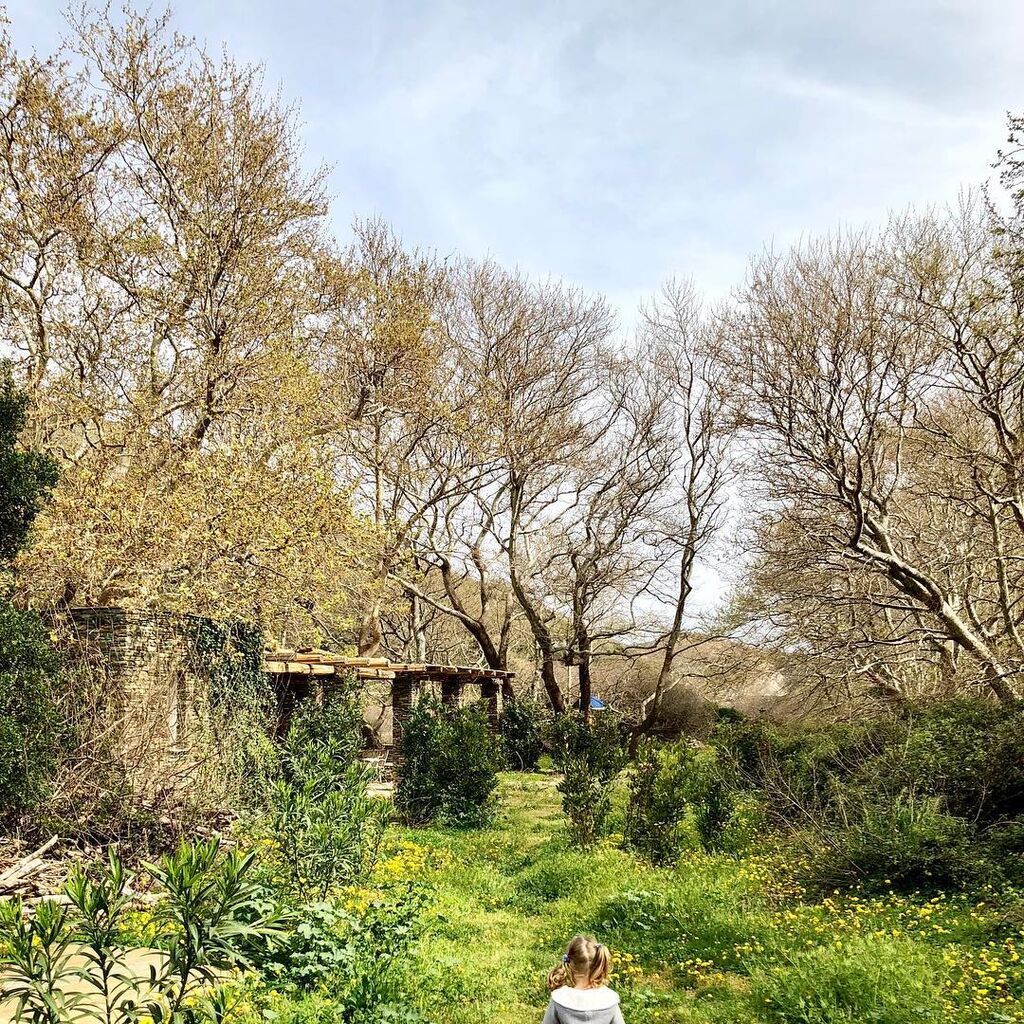 Μάκης Παντζόπουλος: Μας δείχνει όλα όσα λατρεύει η Ελένη και η κόρη του στην Άνδρο (pics)