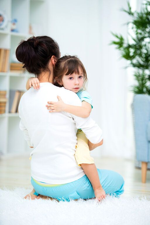 «Σταμάτα να κλαις!»: Σίγουρα το λέτε συνέχεια, έτσι δεν είναι; Ωστόσο οι ειδικοί προτείνουν να μιλήσετε στο παιδί εξηγώντας του όπως και παραπάνω ότι γνωρίζετε το λόγο που κλαίει. Κάθε φορά που κλαίει το μικρό σας θα πρέπει να δείχνετε ότι είναι κάτι φυσι