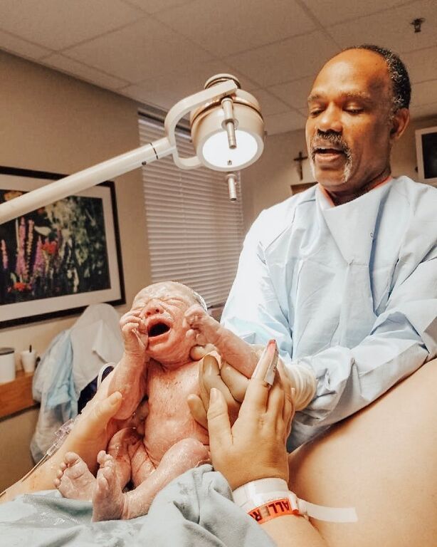 Οι μοναδικές στιγμές της γέννας μέσα από ρεαλιστικές φωτογραφίες (pics+ vid) 