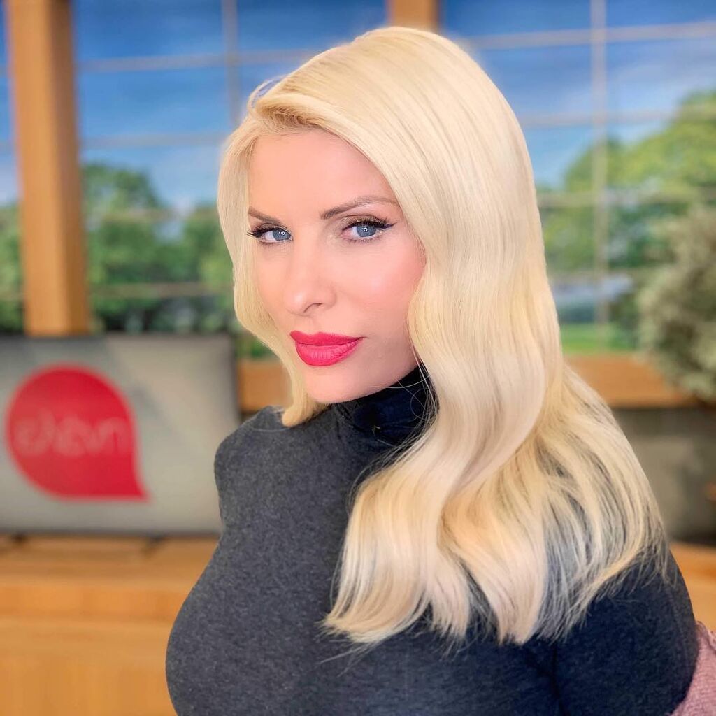 Η Ελένη πια λατρεύει τα ίσια μαλλιά έως τους ώμους 