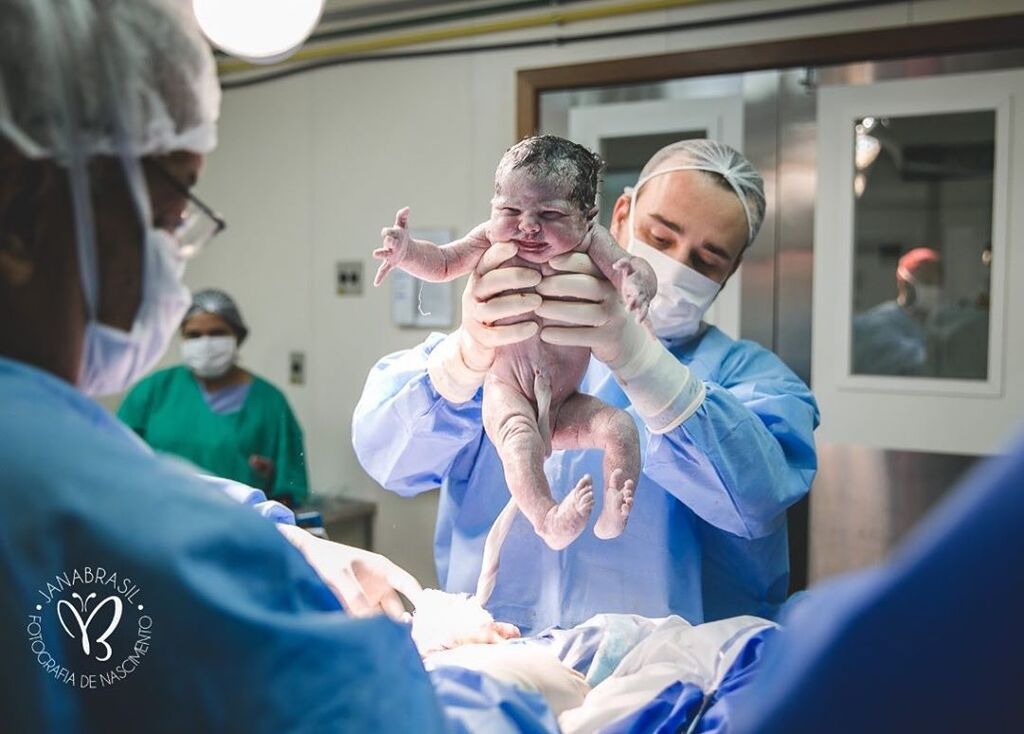 Υπέροχες φωτογραφίες που αποδεικνύουν ότι κάθε γέννα είναι ξεχωριστή (pics+vid) 