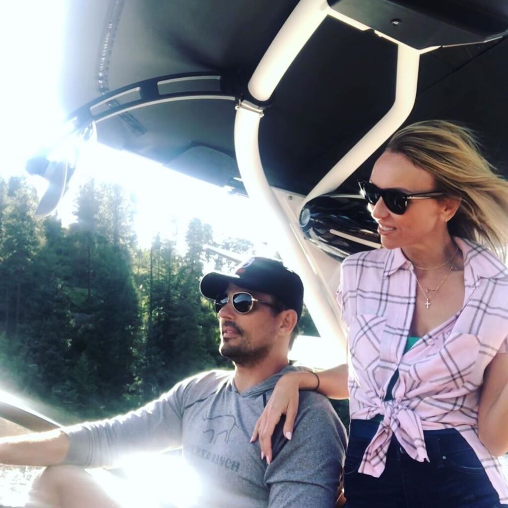 Παράλληλα μαζί με τον σύζυγό της, έκαναν ακόμη μια προσπάθεια με την βοήθεια της παρένθετης μητέρας να αποκτήσουν το παιδί που τόσο λαχταρούσαν.