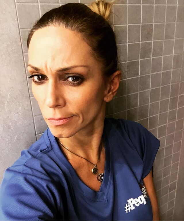 Έλλη Κοκκίνου - Μπορεί να είναι ένα από τα πρώτα ονόματα του ελληνικού τραγουδιού, αλλά η Έλλη Κοκκίνου πάνω από όλα είναι μία πολύ γλυκιά μαμά και κρατάει την προσωπική και οικογενειακή της ζωη μακριά από τα φώτα της δημοσιότητας. Ο γιος της Αλέξανδρος γ