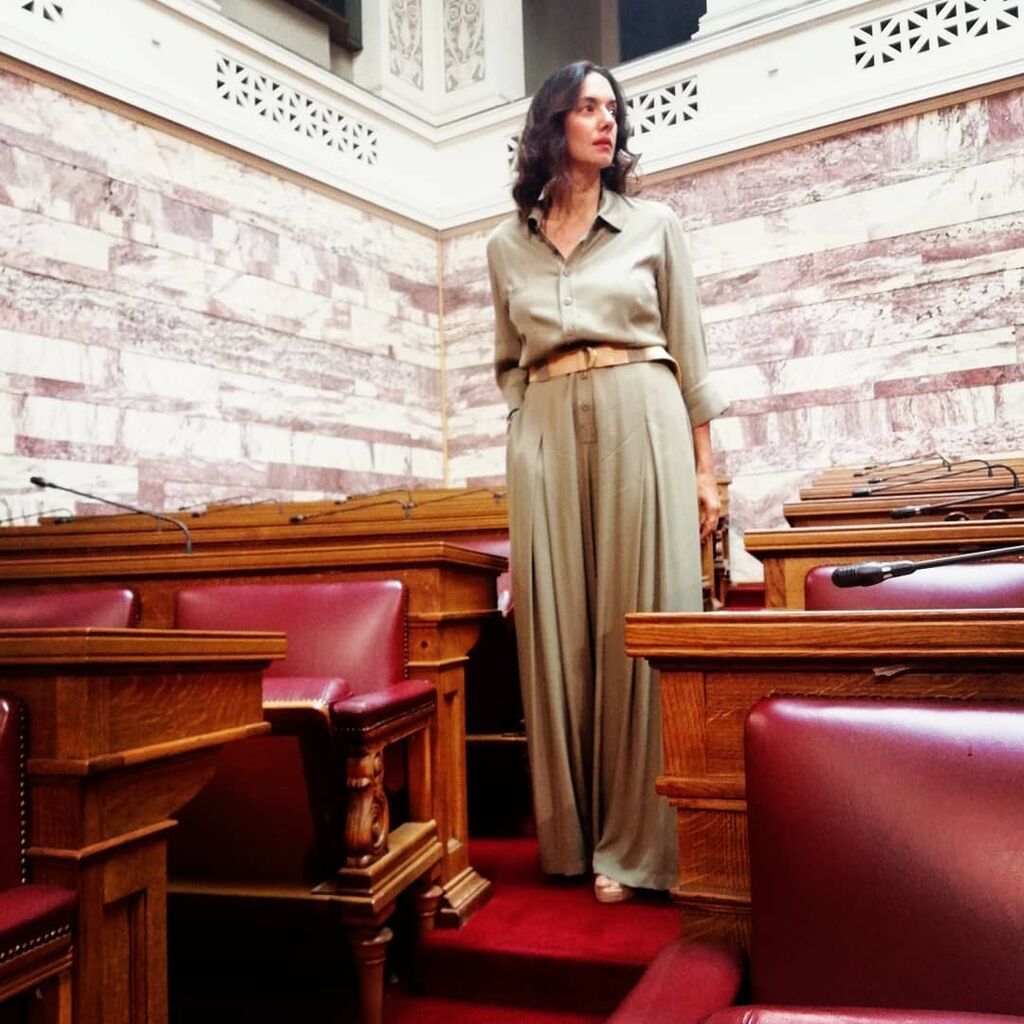 ...και πλέον και από την καθημερινότητά της στη Βουλή. 