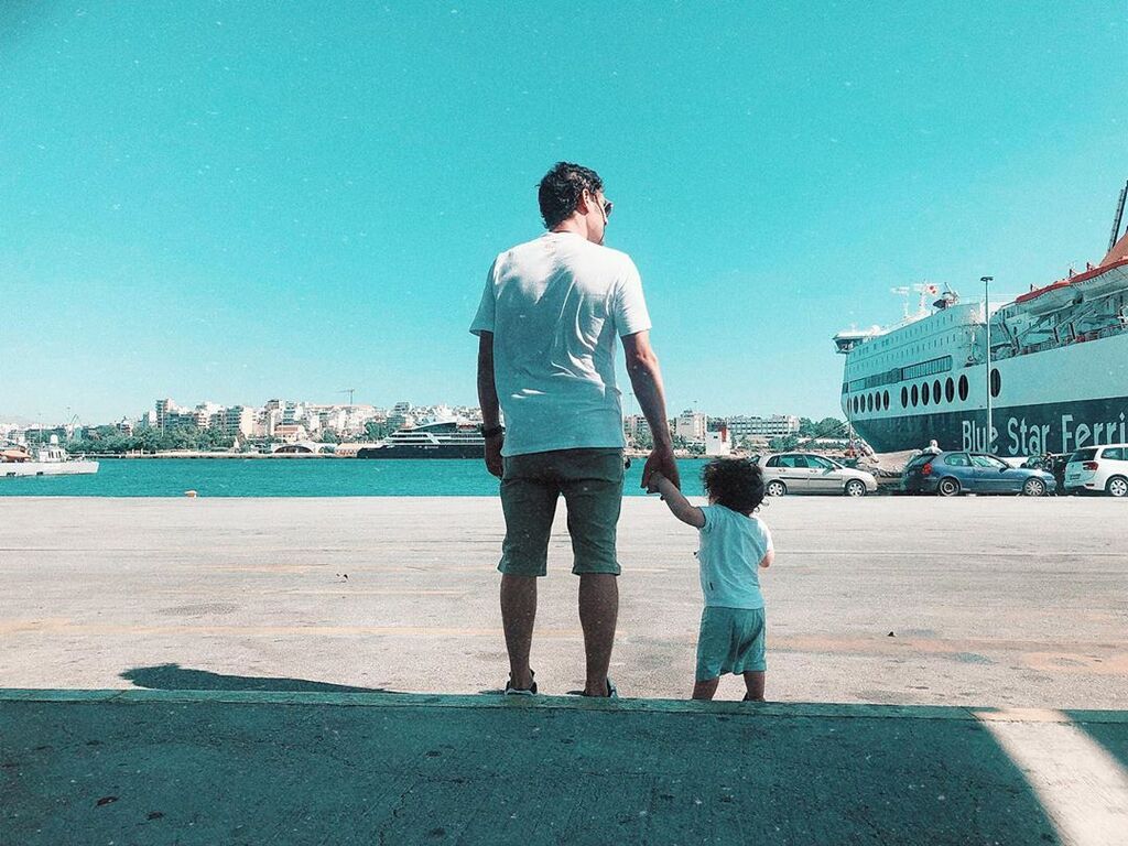 ...και λατρεύει να απαθανατίζει τις καθημερινές τους στιγμές.