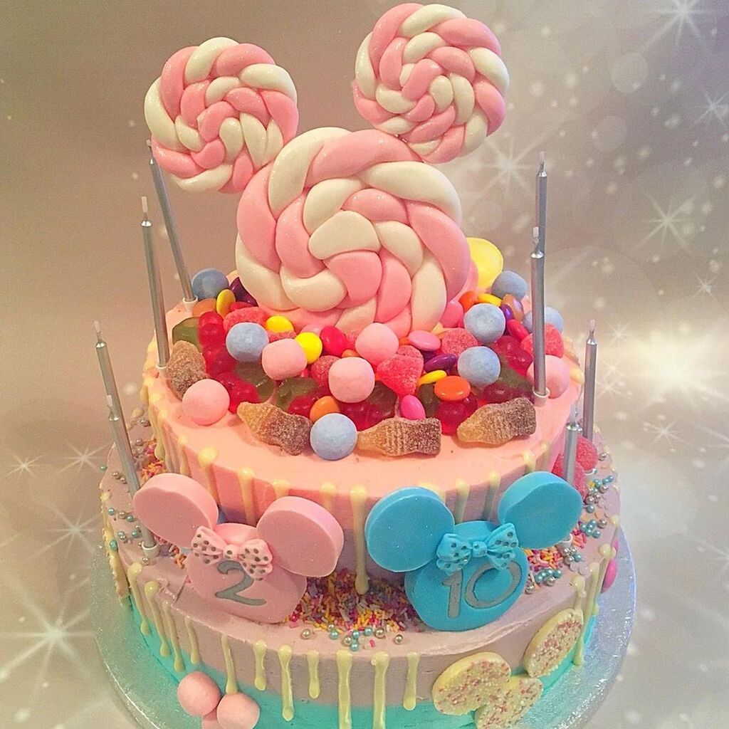 Ροζ Mickey Mouse
Πηγή φωτογραφίας: Instagram @amandabavin