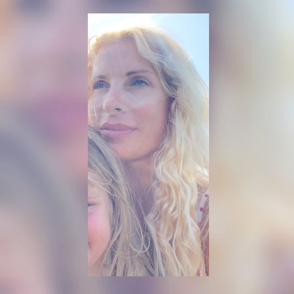 Τον Δεκαπεντεύγουστο έβγαλε μία υπέροχη φωτογραφία με την Μαρίνα της και ευχήθηκε "Καλή Παναγιά"!