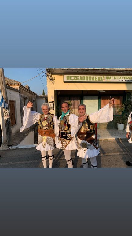 Νίκος Αλιάγιας: Με φουστανέλα σε πανηγύρι στο Μεσολόγγι (pics + vids)