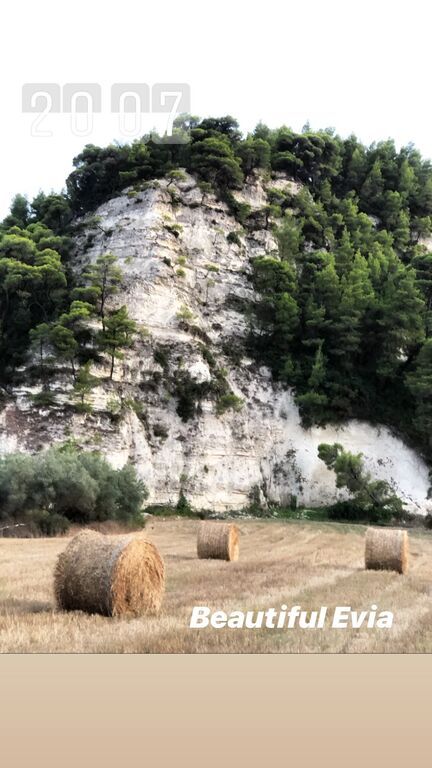 Στην Αγία Άννα, εκτός από τις όμορφες παραλίες, υπάρχει και ένα ράντζο όπου η μικρή Μπιάνκα κάνει ιππασία.