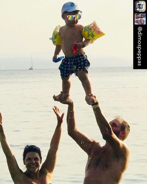 Ο Δημοσθένης Πέππας ανέβασε στον λογαριασμό του στο Instagram αυτή τη φωτογραφία και η ευτυχισμένη μανούλα έσπευσε να κάνει repost.