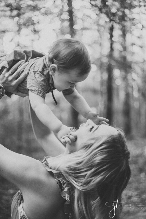 Έβγαζαν φωτογραφίες και ο μικρός τους γιος βούτηξε στη λίμνη (pics)